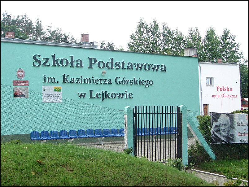 Dziesi�� starych ko�cio��w i jeden megalit