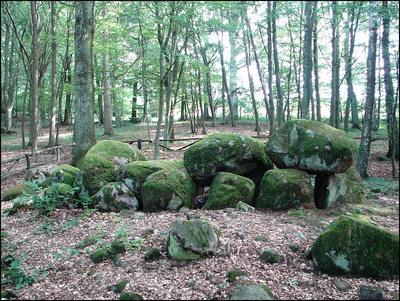 Dziesi�� starych ko�cio��w i jeden megalit