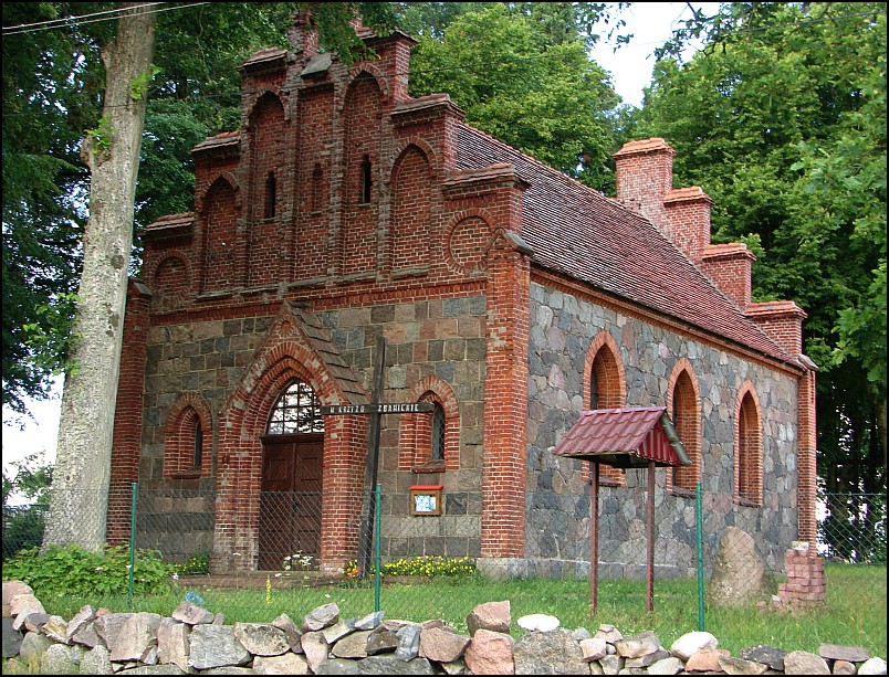 Dziesi�� starych ko�cio��w i jeden megalit