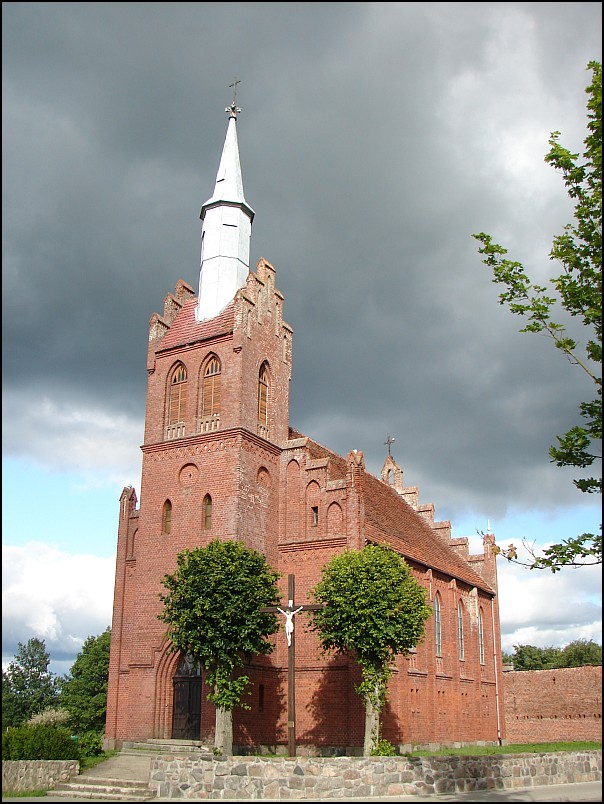 Dziesi�� starych ko�cio��w i jeden megalit